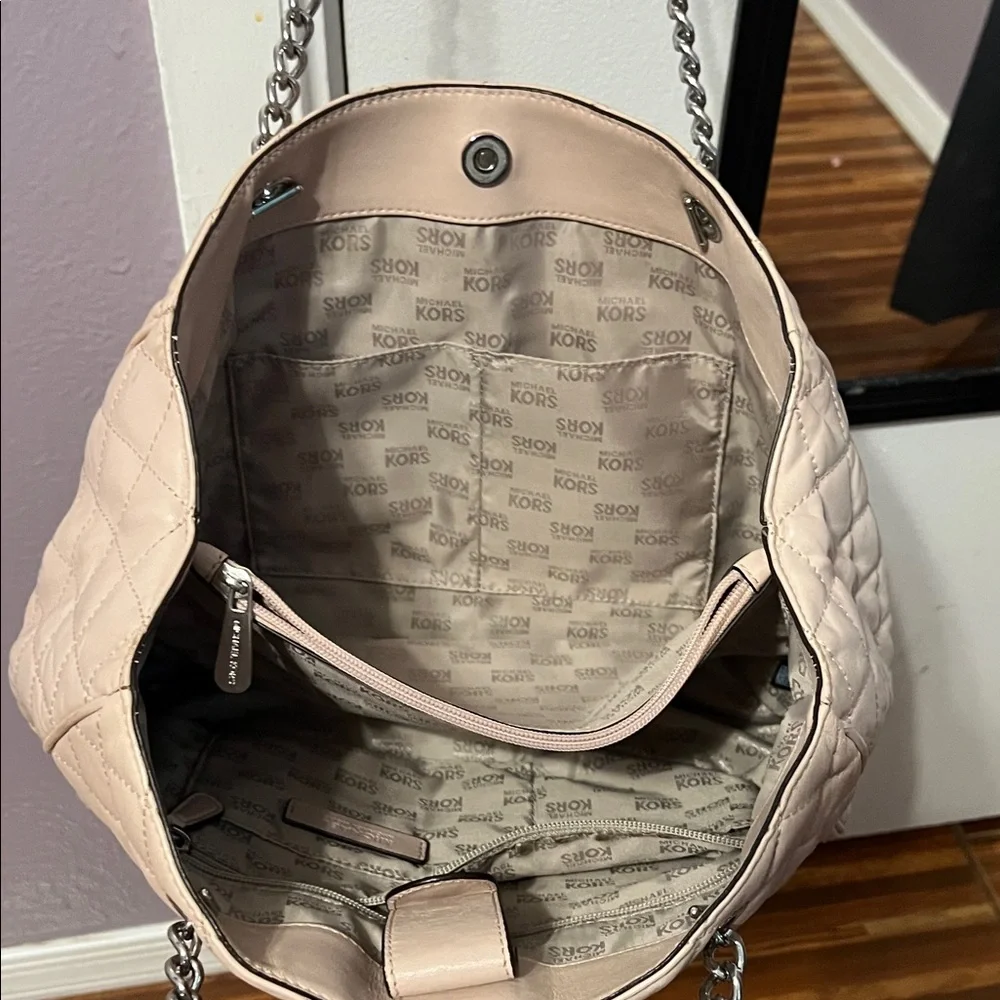 MICHAEL Michael Kors Quilted Cream Shoulder Bag - Picture 4 of 4